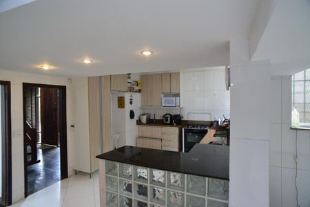 Casa de condomínio para alugar com 1200m², 5 quartos e 3 vagasCozinha