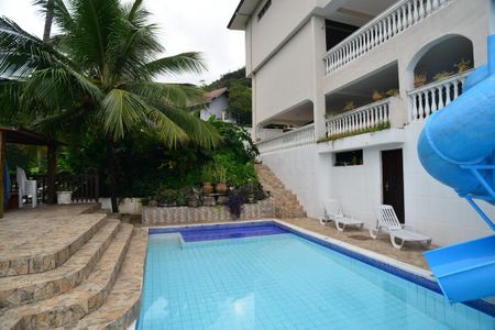 Casa de condomínio para alugar com 1200m², 5 quartos e 3 vagasPiscina