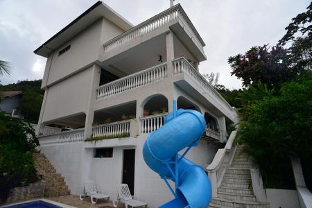 Casa de condomínio para alugar com 1200m², 5 quartos e 3 vagasPiscina