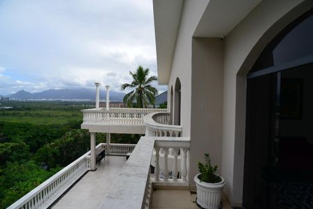 Casa de condomínio para alugar com 1200m², 5 quartos e 3 vagasVaranda