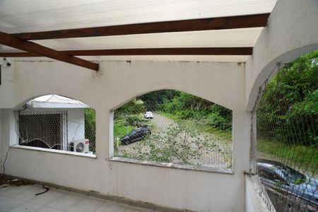 Casa de condomínio para alugar com 1200m², 5 quartos e 3 vagasVaranda