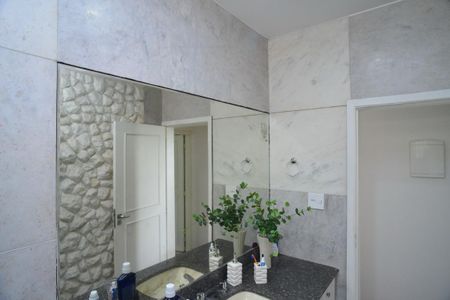 Casa de condomínio para alugar com 1200m², 5 quartos e 3 vagasBanheiro Social