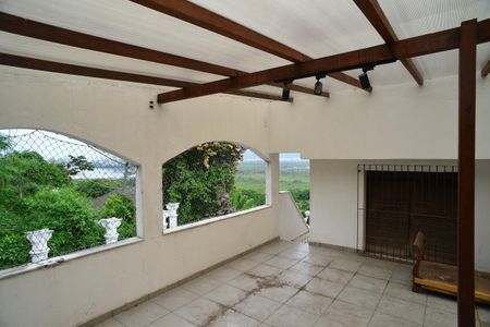 Casa de condomínio para alugar com 1200m², 5 quartos e 3 vagasVaranda