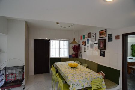 Casa de condomínio para alugar com 1200m², 5 quartos e 3 vagasCozinha