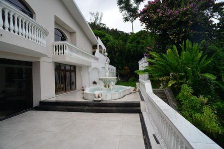 Casa de condomínio para alugar com 1200m², 5 quartos e 3 vagasÁrea Externa