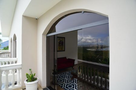 Casa de condomínio para alugar com 1200m², 5 quartos e 3 vagasVaranda