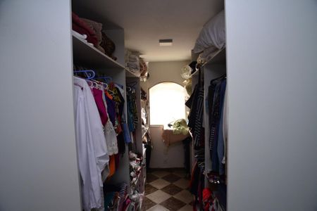 Casa de condomínio para alugar com 1200m², 5 quartos e 3 vagasCloset