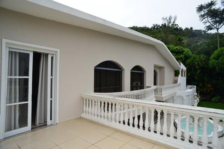 Casa de condomínio para alugar com 1200m², 5 quartos e 3 vagasVaranda Suíte