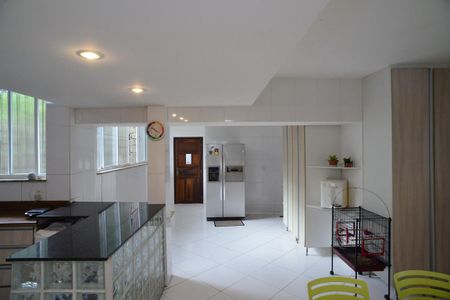 Casa de condomínio para alugar com 1200m², 5 quartos e 3 vagasCozinha