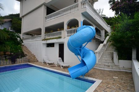 Casa de condomínio para alugar com 1200m², 5 quartos e 3 vagasPiscina
