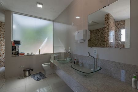 Casa à venda com 600m², 5 quartos e 4 vagasBanheiro 5