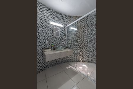 Casa à venda com 600m², 5 quartos e 4 vagasBanheiro 4