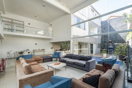 Casa à venda com 600m², 5 quartos e 4 vagasSala 1