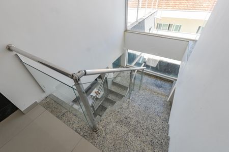 Casa à venda com 600m², 5 quartos e 4 vagasEscada