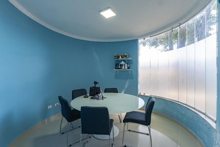 Casa à venda com 600m², 5 quartos e 4 vagasSala