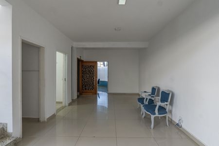 Casa à venda com 600m², 5 quartos e 4 vagasSala 2