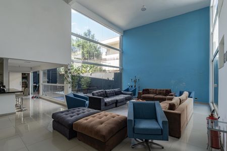 Casa à venda com 600m², 5 quartos e 4 vagasSala 1