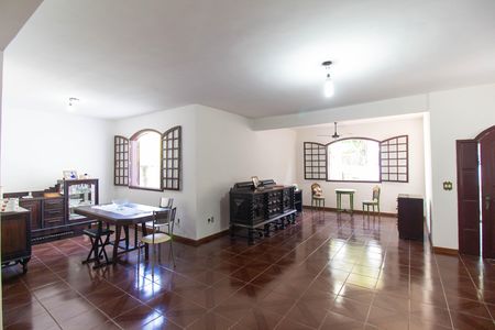 Casa à venda com 4 quartos, 720m² em Matapaca, Niterói