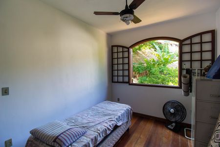 Casa à venda com 4 quartos, 720m² em Matapaca, Niterói