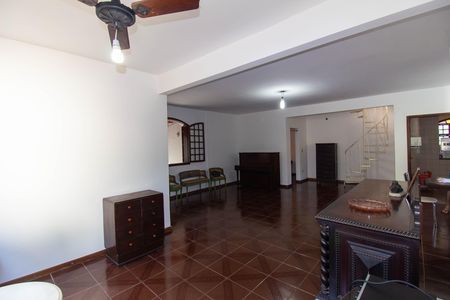 Casa à venda com 720m², 4 quartos e 2 vagas