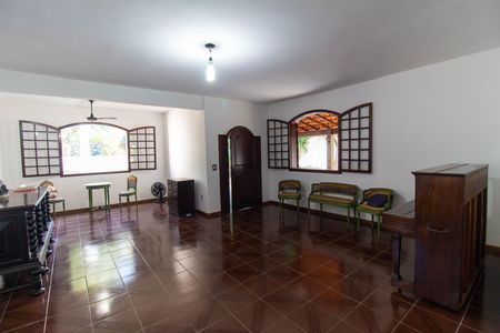 Casa à venda com 720m², 4 quartos e 2 vagas