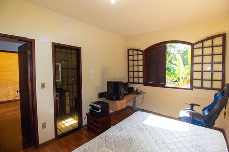 Casa à venda com 720m², 4 quartos e 2 vagas