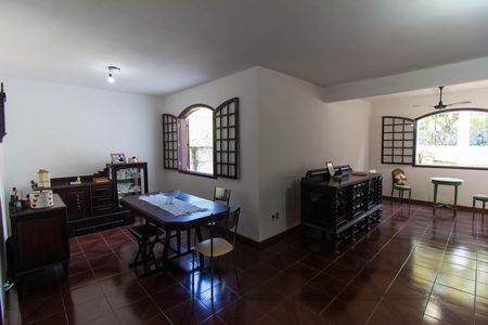 Casa à venda com 720m², 4 quartos e 2 vagas