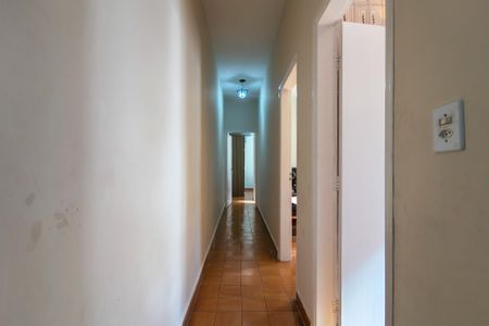 Casa para alugar com 200m², 2 quartos e 2 vagasCorredor 