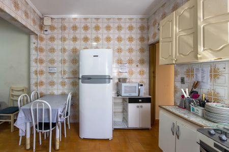 Casa para alugar com 200m², 2 quartos e 2 vagasCozinha 