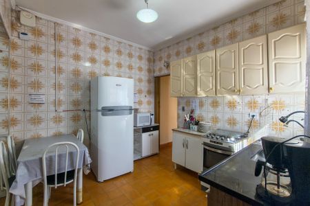 Casa para alugar com 200m², 2 quartos e 2 vagasCozinha 