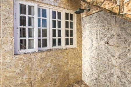 Casa para alugar com 200m², 2 quartos e 2 vagasDucha 