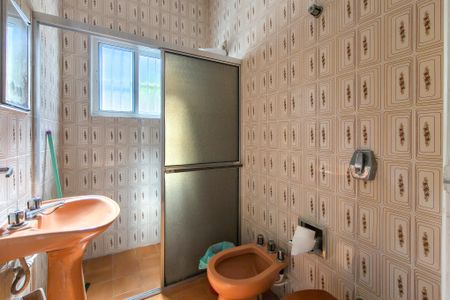 Casa para alugar com 200m², 2 quartos e 2 vagasBanheiro da Suíte