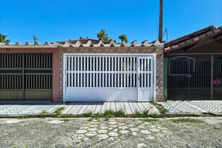 Casa para alugar com 200m², 2 quartos e 2 vagasFachada