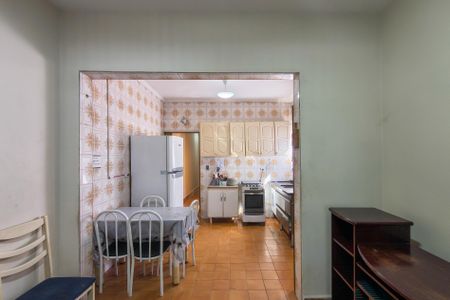 Casa para alugar com 200m², 2 quartos e 2 vagasCozinha 