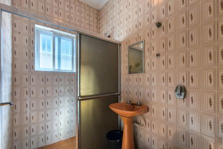 Casa para alugar com 200m², 2 quartos e 2 vagasBanheiro 