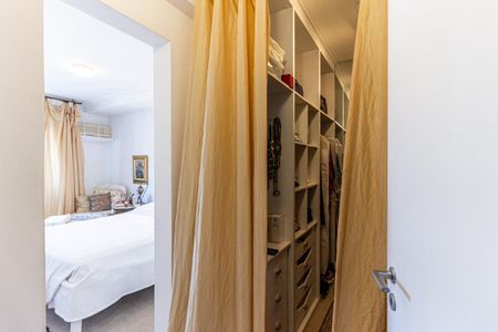 Apartamento à venda com 200m², 3 quartos e 1 vagaCloset do Quarto 2