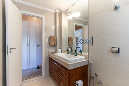 Apartamento à venda com 200m², 3 quartos e 1 vagaBanheiro da Suíte