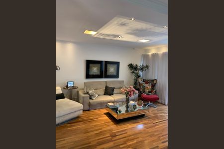 Foto 03 de casa à venda com 4 quartos, 307m² em Vila Gumercindo, São Paulo