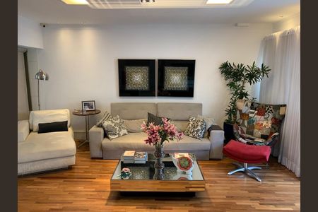 Foto 02 de casa à venda com 4 quartos, 307m² em Vila Gumercindo, São Paulo