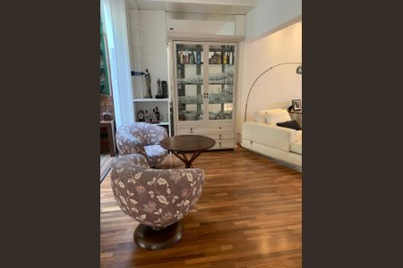 Foto 04 de casa à venda com 4 quartos, 307m² em Vila Gumercindo, São Paulo