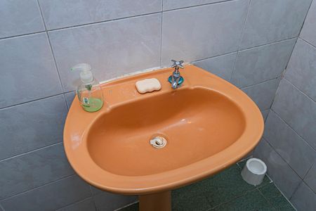 Casa para alugar com 100m², 2 quartos e 2 vagas Casa para alugar com 100m², 2 quartos e 2 vagasBanheiro de serviço