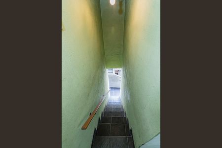 Casa para alugar com 100m², 2 quartos e 2 vagas Casa para alugar com 100m², 2 quartos e 2 vagasEscada