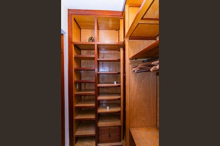 Casa para alugar com 100m², 2 quartos e 2 vagas Casa para alugar com 100m², 2 quartos e 2 vagasCloset suite