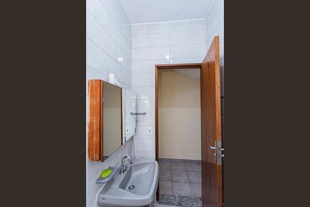 Casa para alugar com 100m², 2 quartos e 2 vagas Casa para alugar com 100m², 2 quartos e 2 vagasBanheiro