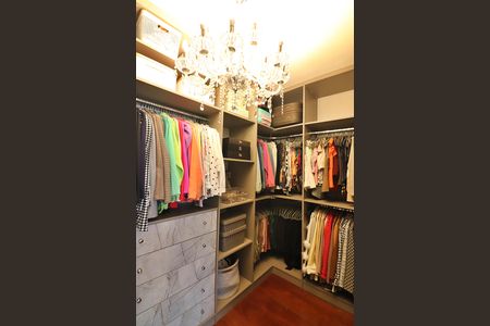 Casa à venda com 153m², 2 quartos e 2 vagasSuíte 1 Closet