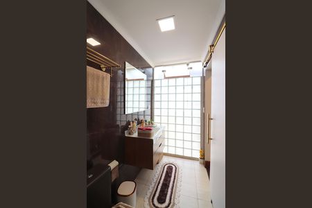 Casa à venda com 153m², 2 quartos e 2 vagasSuíte 1 Banheiro 