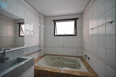 Apartamento para alugar com 170m², 4 quartos e 2 vagasBanheira da suíte