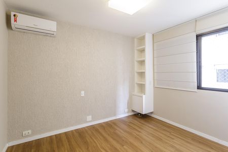 Apartamento à venda com 113m², 3 quartos e 2 vagasQuarto 2