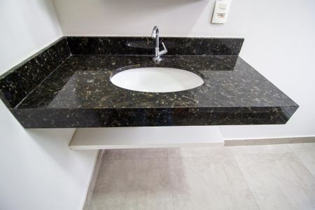 Casa de condomínio para alugar com 174m², 3 quartos e 2 vagasBanheiro da Suíte 2