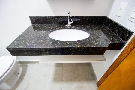 Casa de condomínio para alugar com 174m², 3 quartos e 2 vagasBanheiro da Suíte